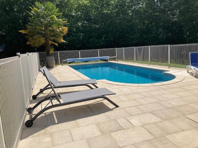 Gite Des Combes Blanches Avec Piscine Frayssinet-le-Gelat Exterior photo